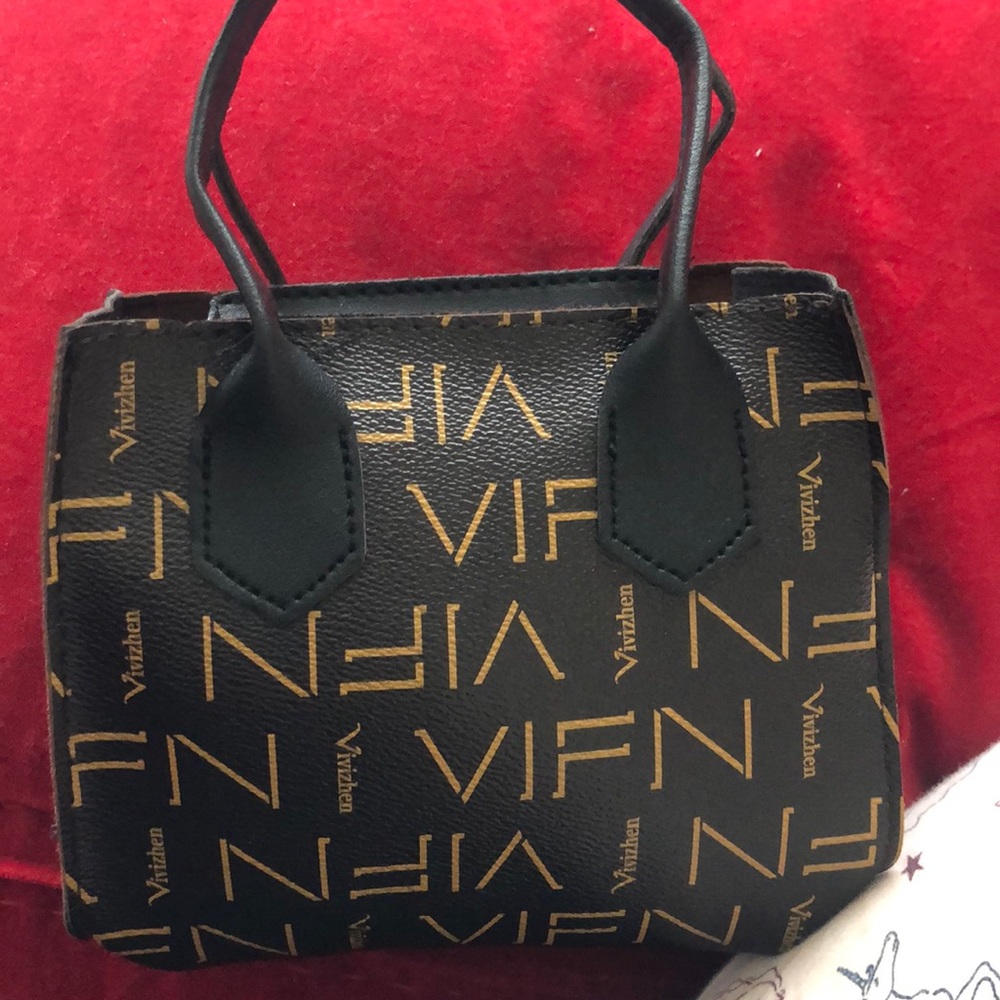 🔥BRAND NEW VIVIZHEN mini BAG🔥